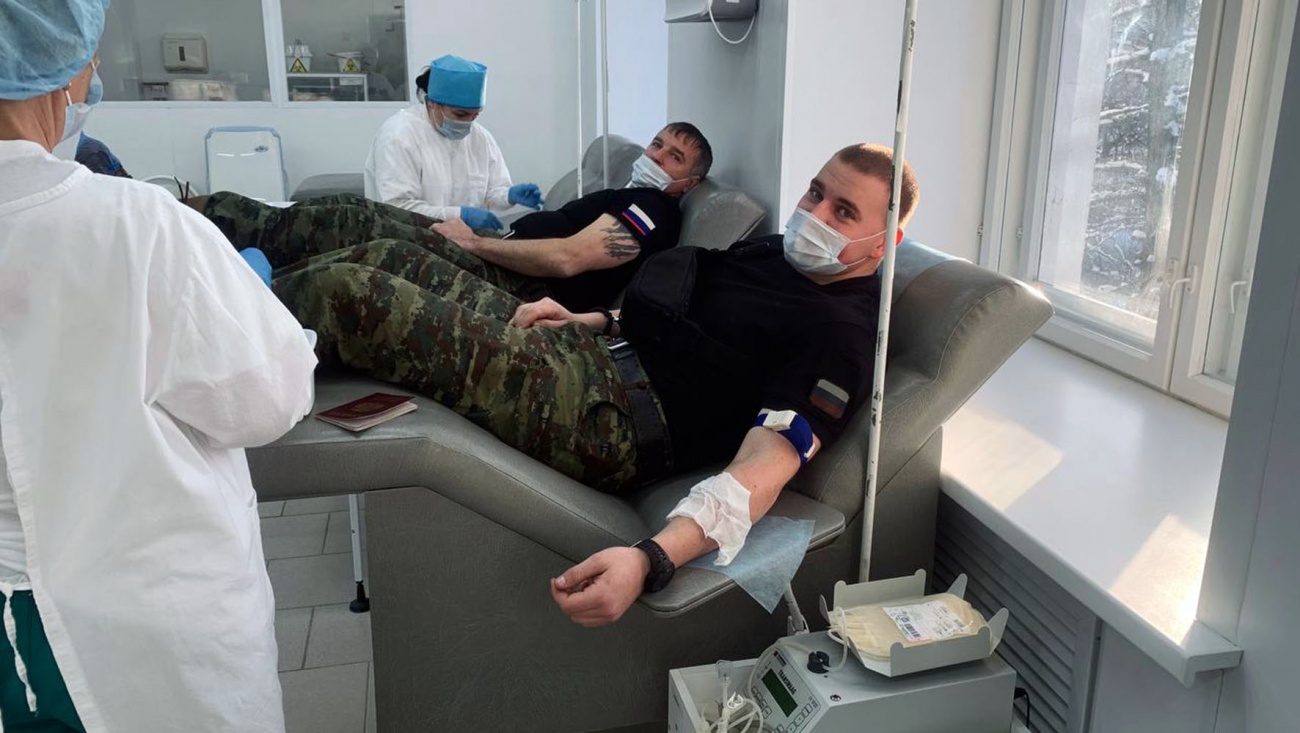 Сотрудники «Ястреба» сдали кровь