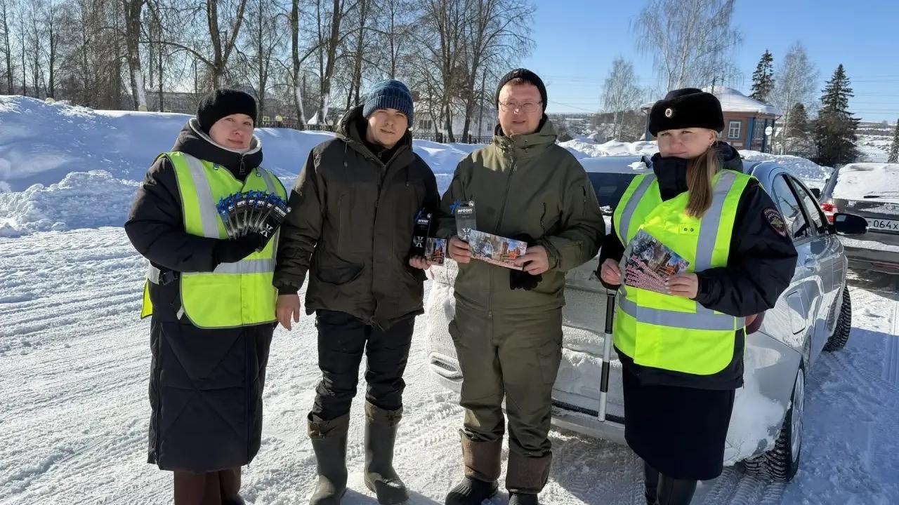 На дорогах в Марий Эл поздравляют с праздником мужчин