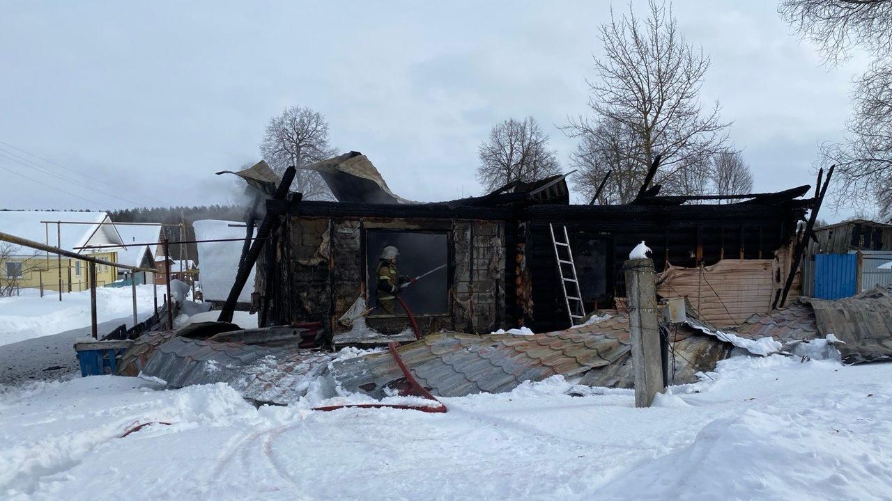 Появились кадры с места смертельного пожара в Горномарийском районе