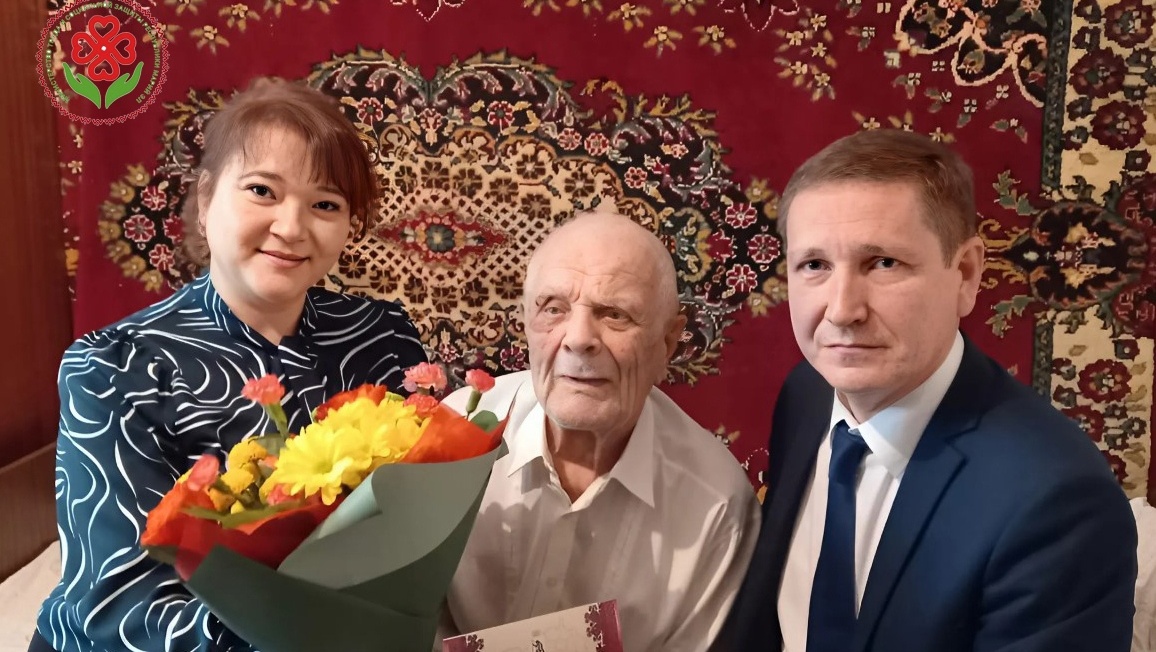 Чиновники навестили долгожителя Йошкар-Олы