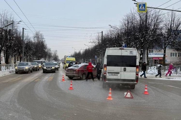 В Йошкар-Оле водитель маршрутки нарушил ПДД