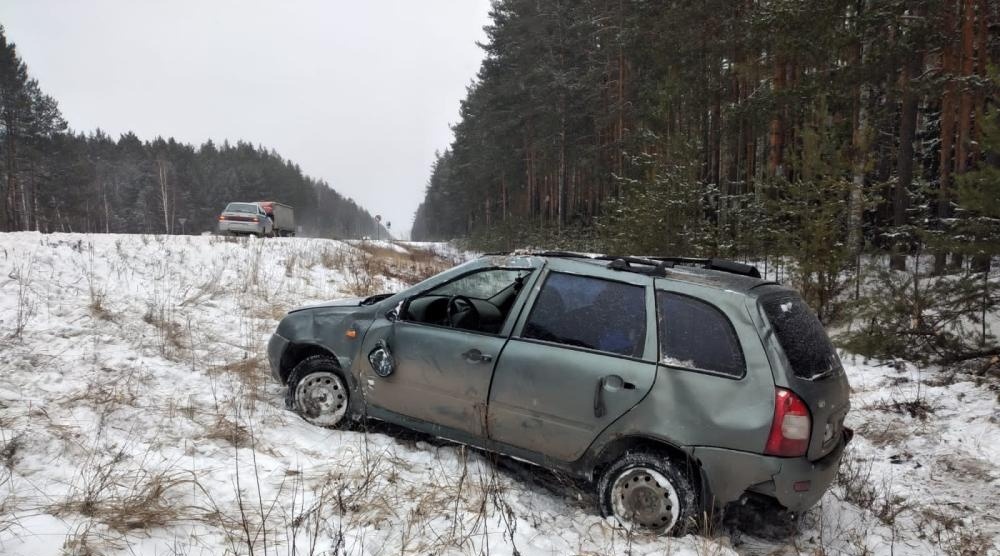 В Марий Эл на трассе «Вятка» женщина-водитель вылетела в кювет