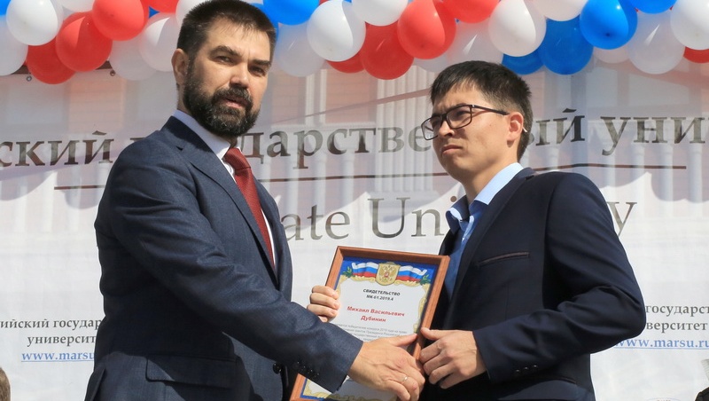 Петр Журавлёв вручил молодым учёным президентские гранты