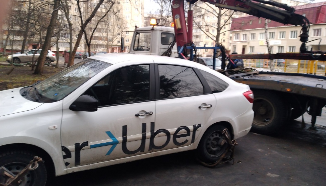 Судебные приставы арестовали у должника машину такси