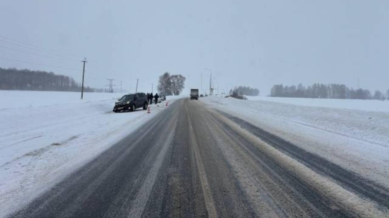 На Казанском тракте внедорожник вылетел на встречку