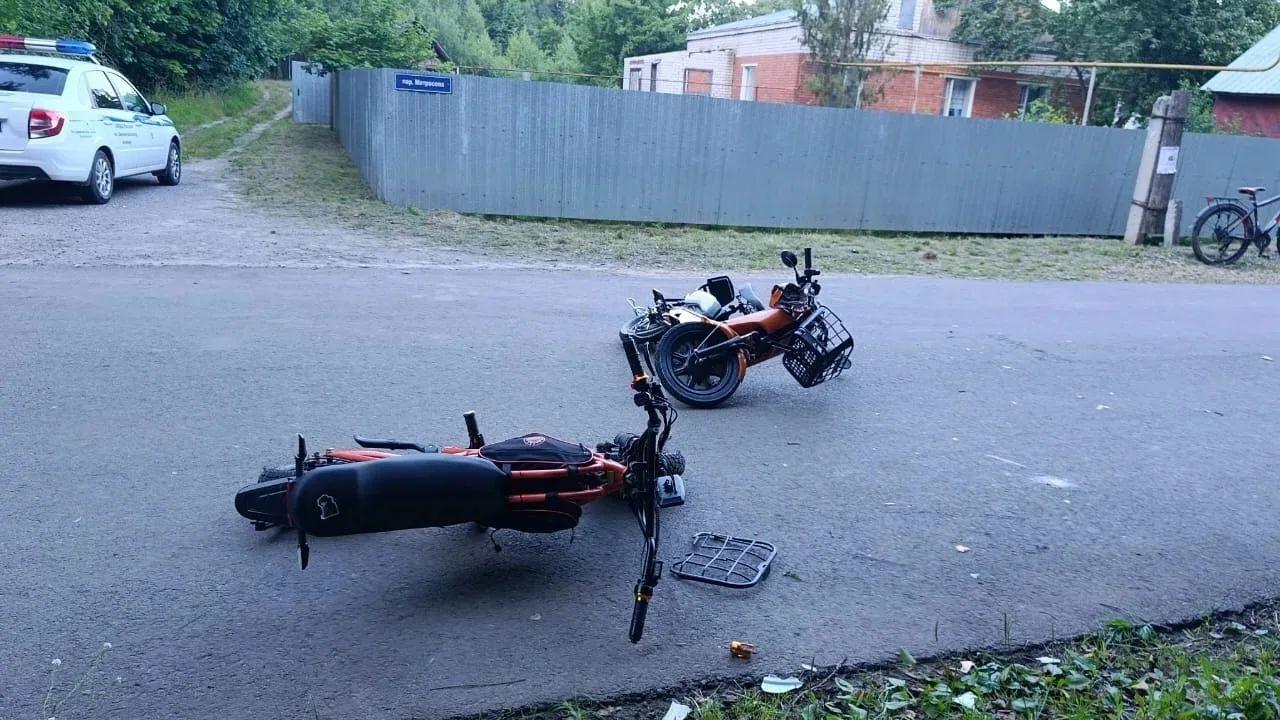 В посёлке Шелангер два подростка на электровелосипедах не поделили дорогу