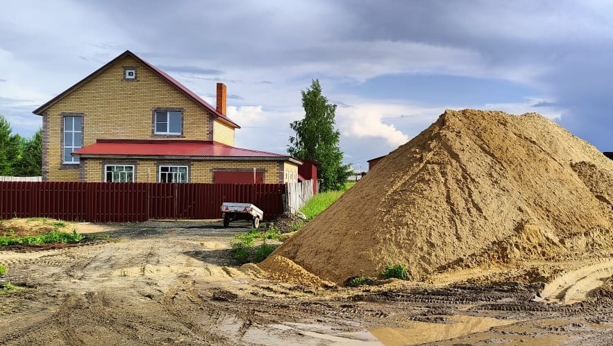 В посёлке Ургакш в Советском районе несколько улиц покрывают щебёнкой