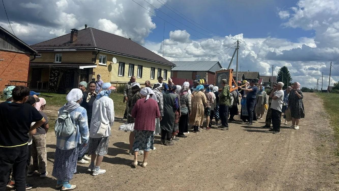 В Горномарийском районе радостно встречают Владимирскую икону