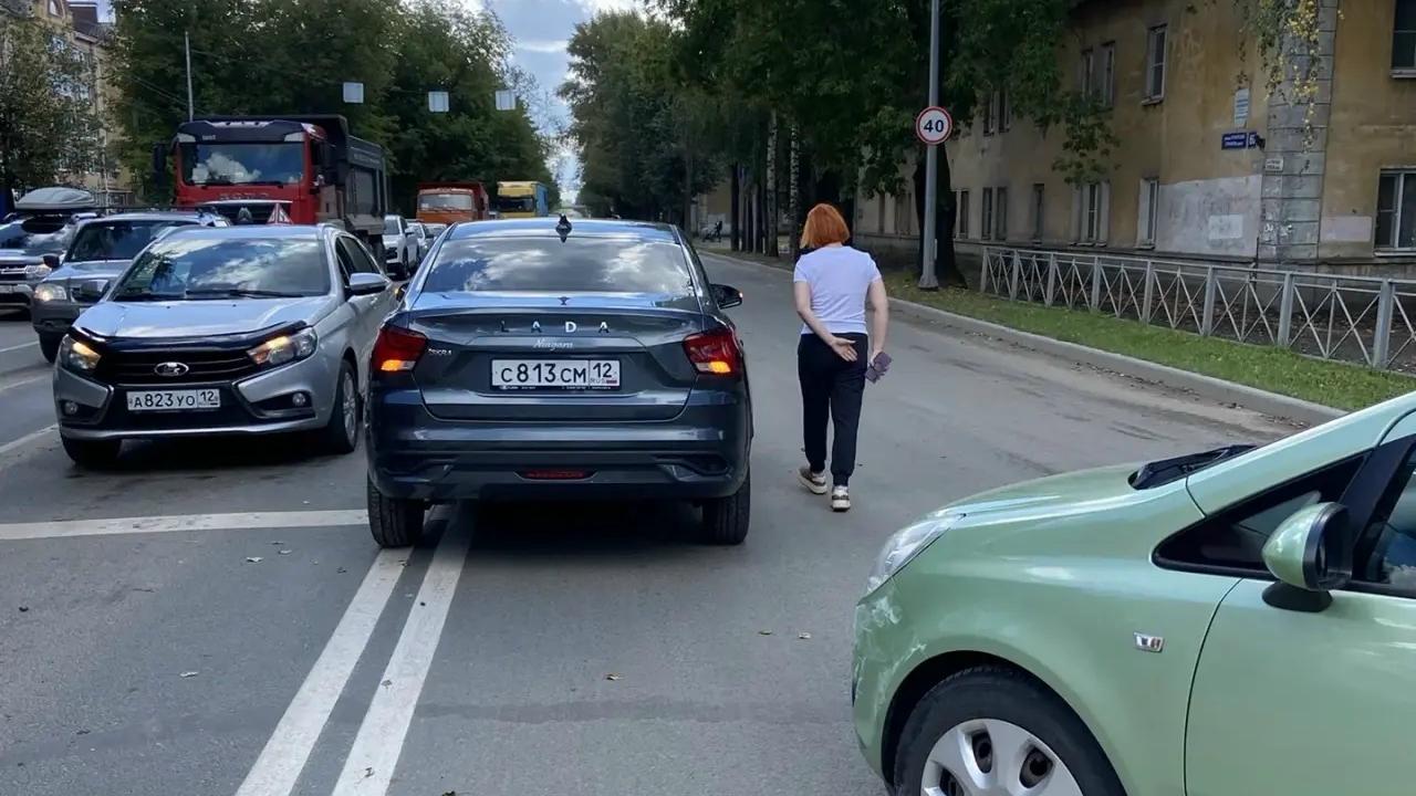 В Йошкар-Оле разбираются в деталях ДТП между «Опелем» и «Ладой»
