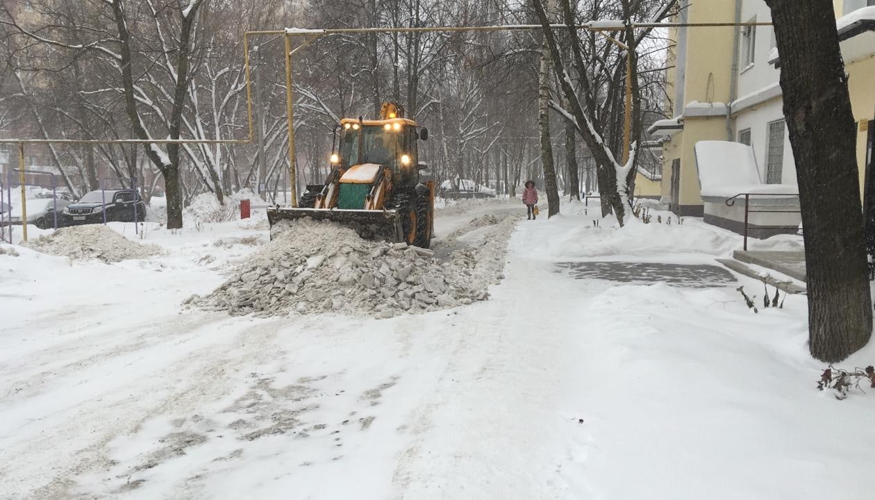 В Йошкар-Оле продолжается работа по уборке от снега