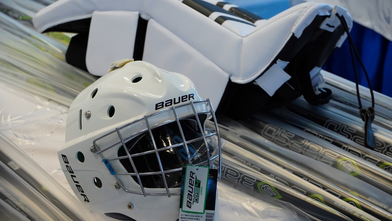 Лучшие команды по хоккею в Марий Эл получили спортивную экипировку и инвентарь